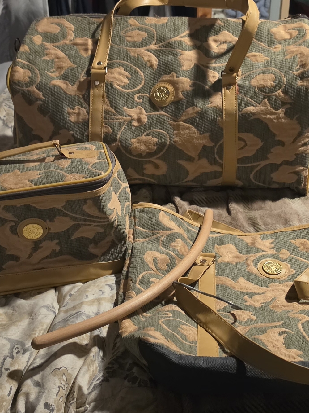 Best Luggage Brand Tapestry 3 Pc Luggage Travel Set LIKE NEW